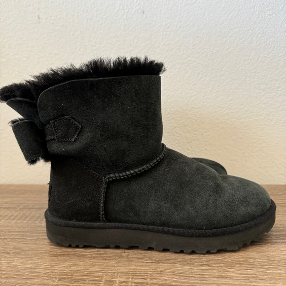 UGG Black Nevaeh Bow Boots, Size 7 - Picture 1 of 6